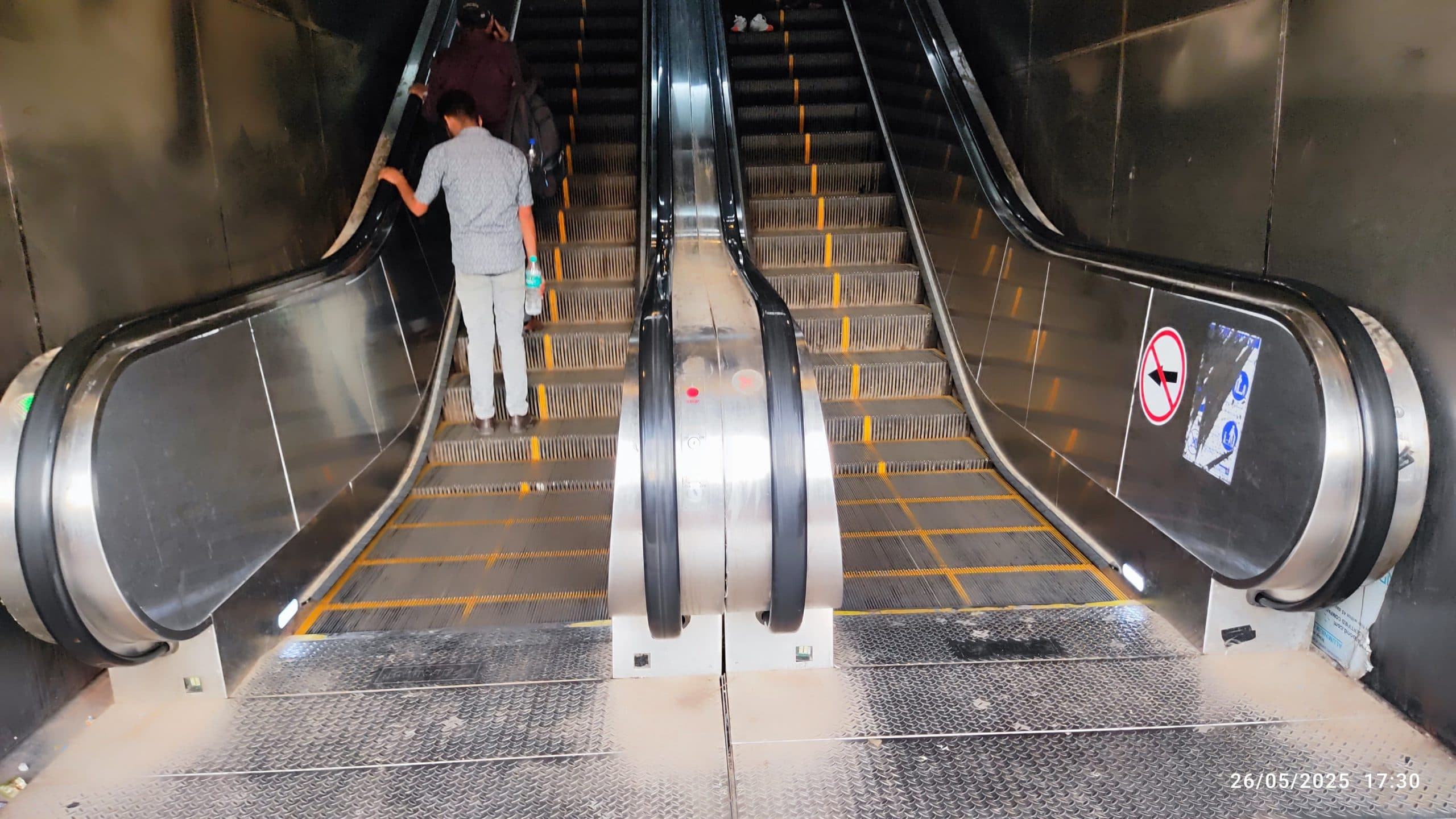 रेलवे स्टेशन पर एस्केलेटर व लिफ्ट का सावधानी से करें उपयोग : डीआरएम