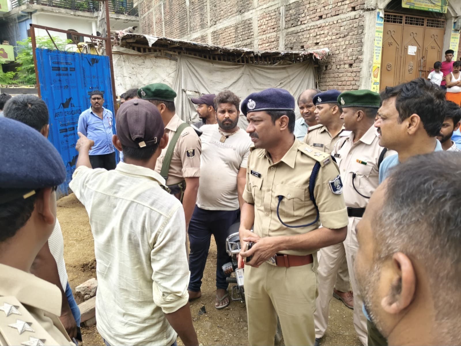 बेटी की हत्या के गवाह पिता की घर में घुस कर गोली मार हत्या