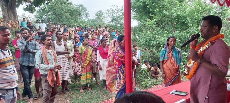 Seraikela Kharsawan News : 4 करोड़ की दो सड़कों का हुआ शिलान्यास