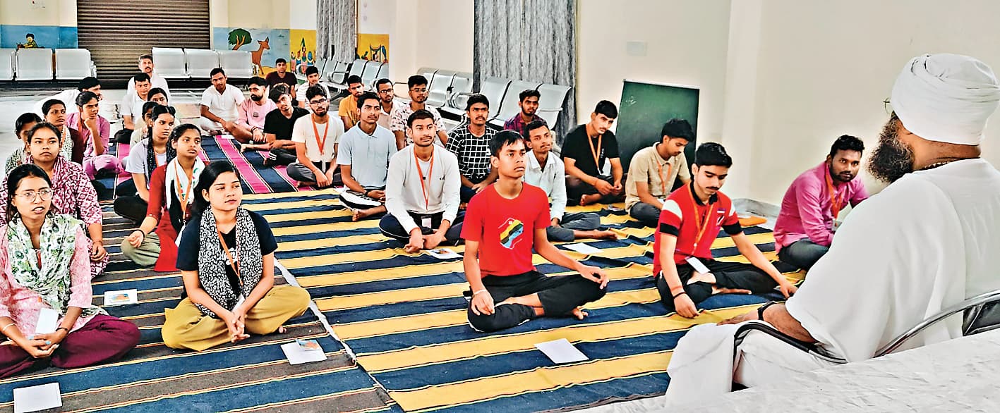 ranchi news : रांची में प्रशिक्षणार्थियों ने संगीत के माध्यम से किया योगाभ्यास