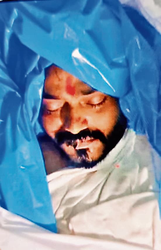 Ranchi News : बेटे के अपराध से शर्मसार पिता ने वट-सावित्री पूजा के दिन कर ली आत्महत्या