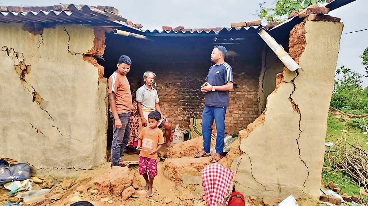 Ranchi News : नामकुम के सोदाग में हाथियों ने घर तोड़ा, ग्रामीण भयभीत