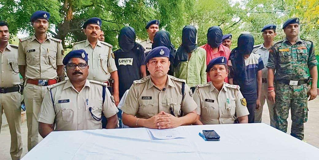 Patna News : ढाई वर्ष की बेटी को 50 हजार रुपये में बेचा, पिता, नर्स व खरीदार दंपती गिरफ्तार