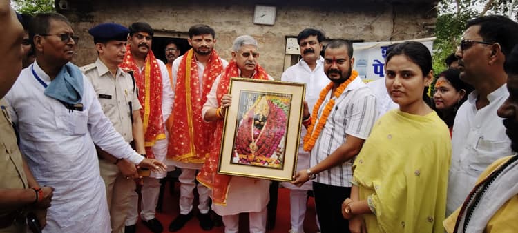 केंद्रीय मंत्री ललन सिंह ने माता मुंडेश्वरी से लिया आशीर्वाद