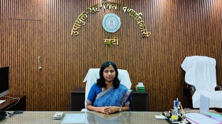 खूंटी के नये उपायुक्त आर रॉनिटा ने पदभार ग्रहण किया