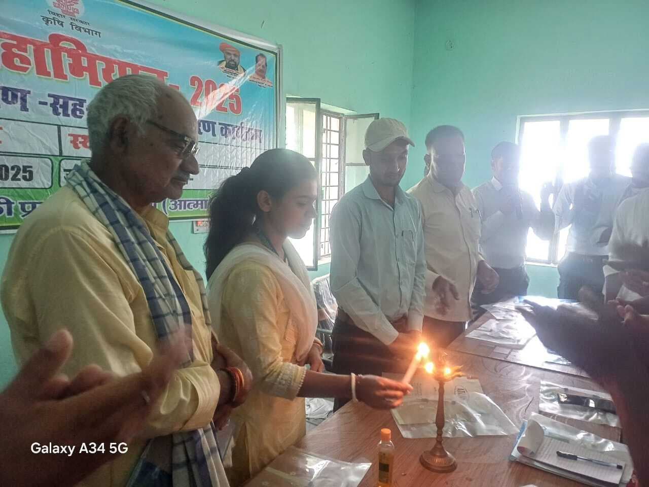 किसानों ने मोटे अनाज की उन्नत खेती के तरीकों व बीजों की उपयोगिता को जाना, सिधवलिया में प्रखंडस्तरीय प्रशिक्षण सह उपादान वितरण कार्यक्रम की दी गयी जानकारी