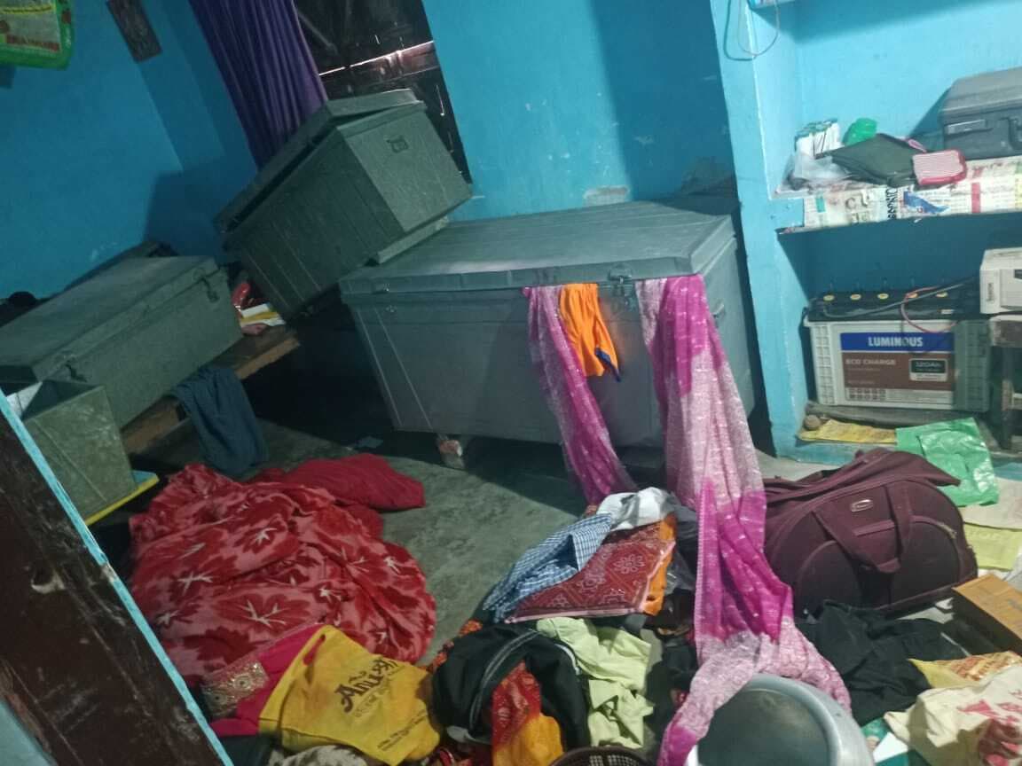 तीन घरों के दरवाजे तोड़ अंदर घुसे चोर, सोये लोगों को कमरे में बंद कर ले उड़े 10 लाख की संपत्ति, चोरों ने महम्मदपुर व माधोपुर गांवों में दिया वारदात को अंजाम