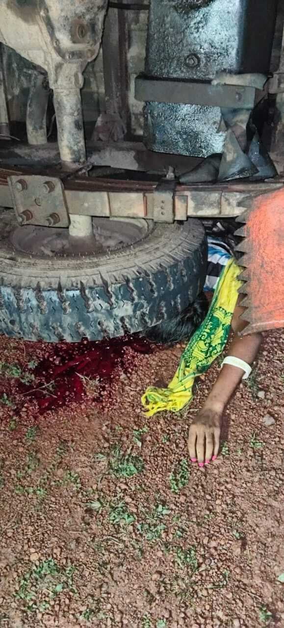 बारातियों से भरी गाड़ी दुर्घटनाग्रस्त, युवक की मौत, चार अन्य घायल