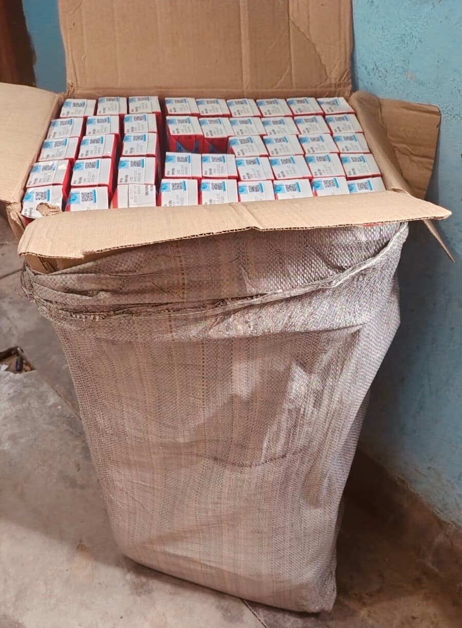 फुलवरिया में वाहन जांच में 54 लीटर देसी शराब बरामद, तस्कर हुए फरार