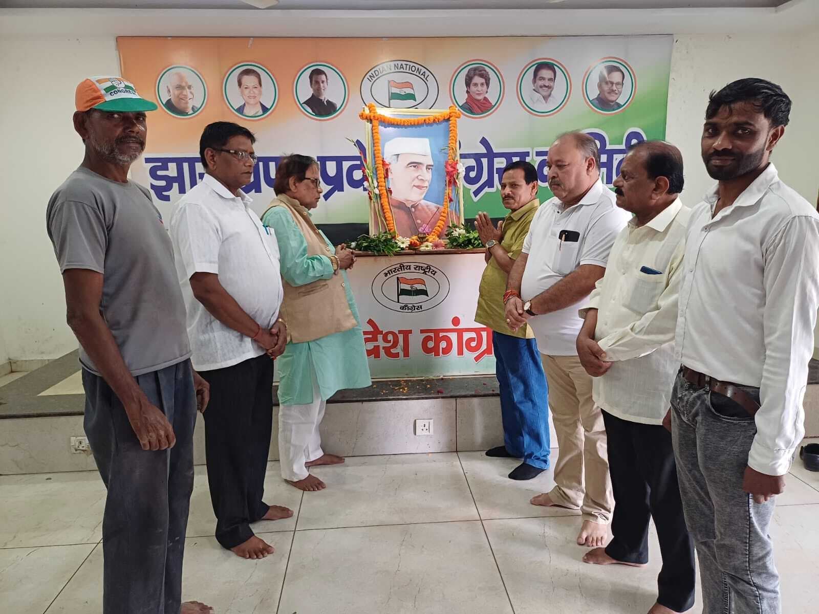 Political News : कांग्रेस भवन में मनायी पंडित नेहरू की पुण्यतिथि