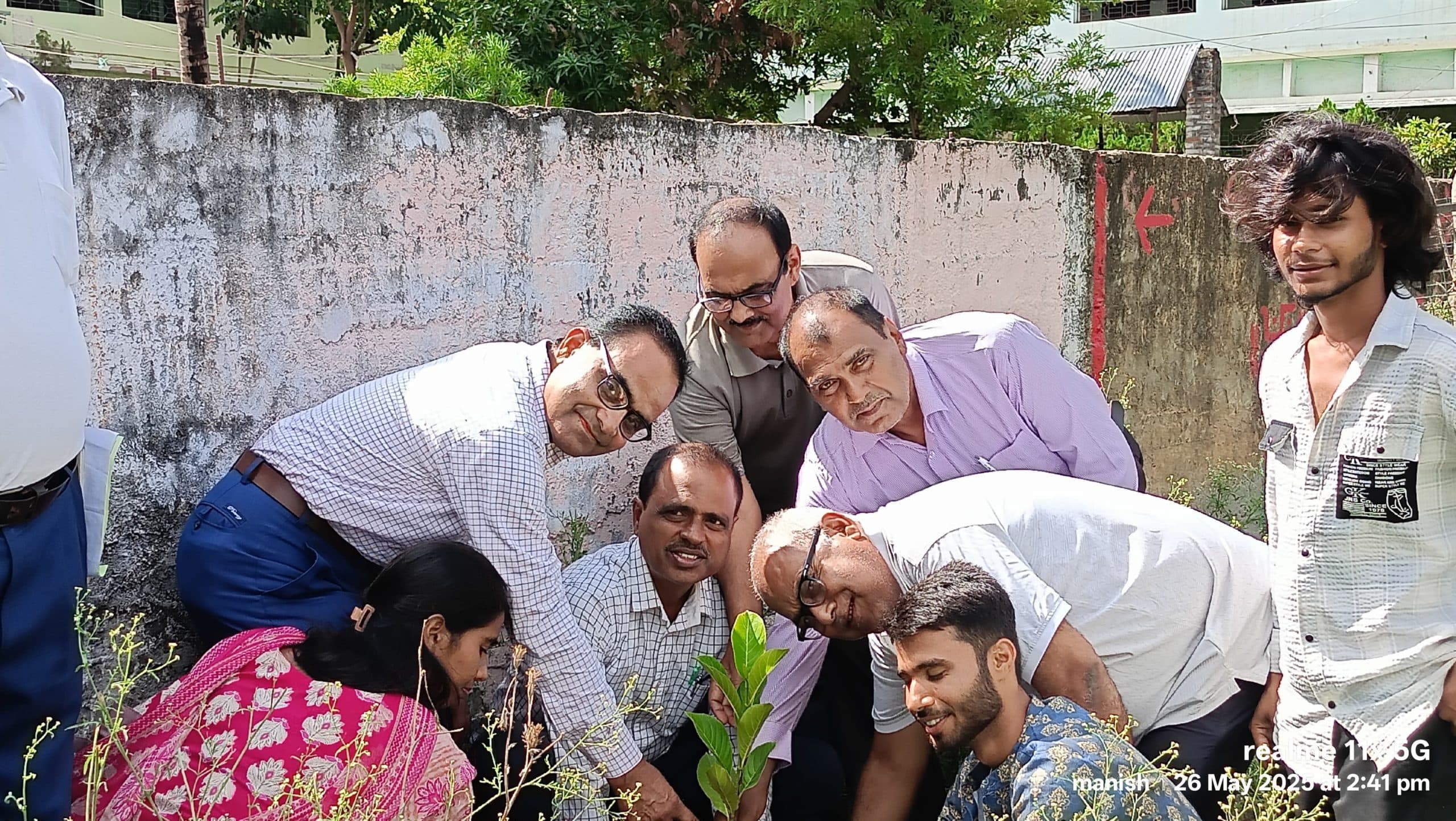 आरएम कॉलेज के राष्ट्रीय सेवा योजना ने पटुआहा शर्मा टोला को लिया गोद