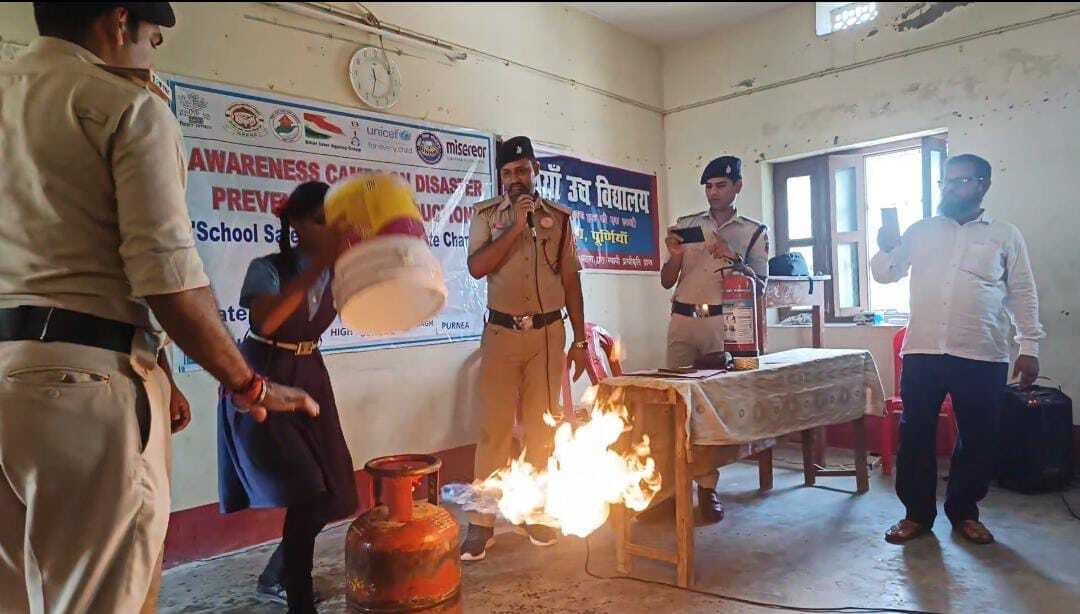 मॉक ड्रिल के जरिये बच्चों ने सीखे सुरक्षा के उपाय