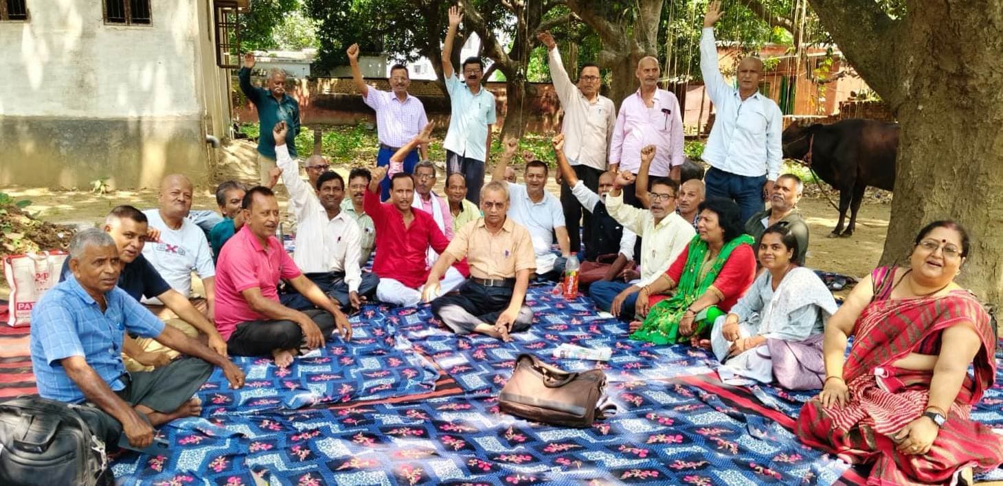 संबद्ध कॉलेज के शिक्षकों के हड़ताल से उत्तरपुस्तिका मूल्यांकन कार्य रहा बाधित