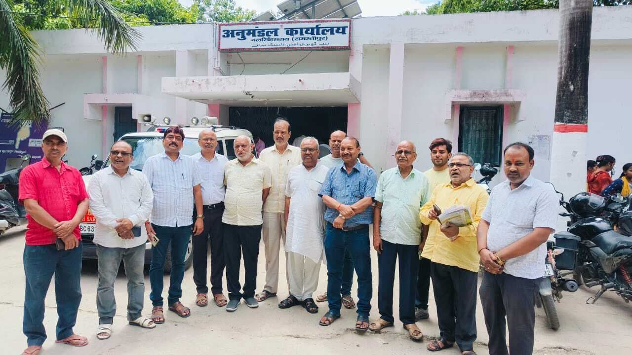 Samastipur News:अपराधियों को पकड़ने को ले प्रशासन को ज्ञापन सौंपा