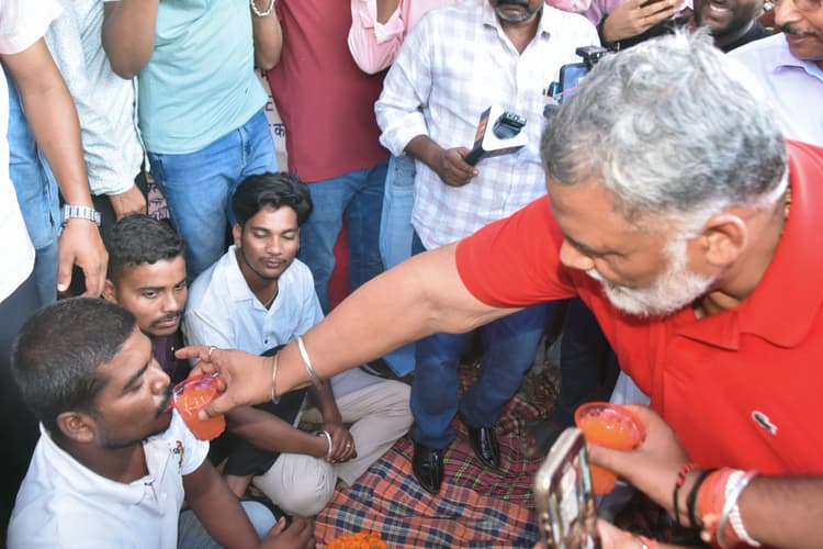 विश्विद्यालय प्रशासन सकारात्मक पहल कर छात्रों की समस्या का करे समाधान : पप्पू यादव