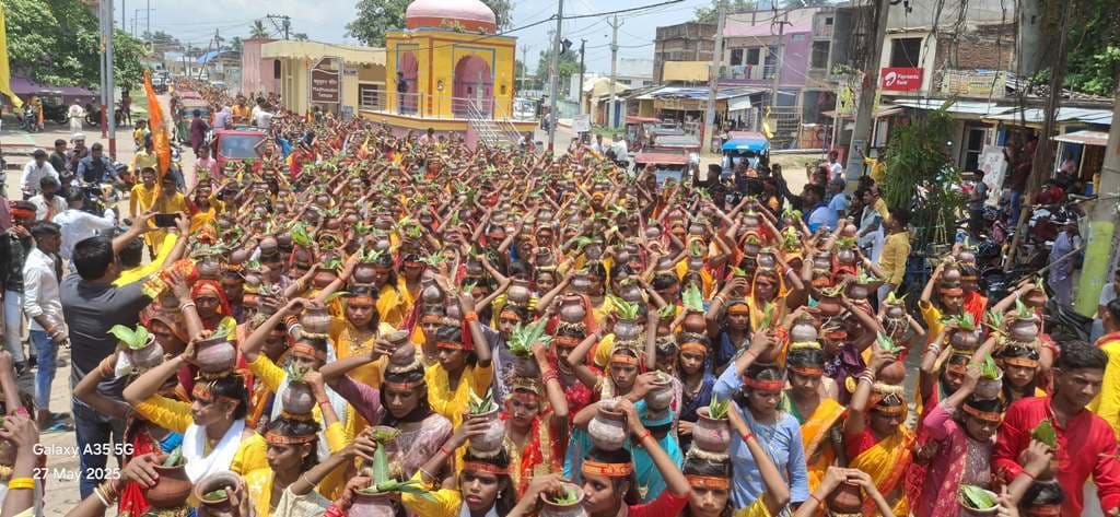 भंडारीचक में भागवत कथा के लिए निकाली गयी शोभायात्रा