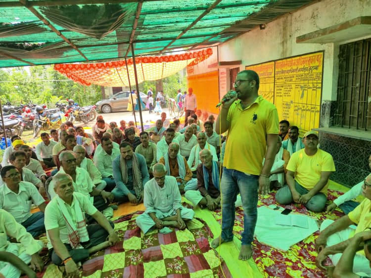 किसानों ने अंचल कार्यालय के समक्ष दिया धरना