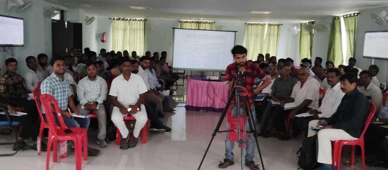 अंचल अमीन व पंचायत सचिव को दिया गया प्रशिक्षण