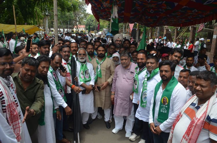 Political News : केंद्र को सरना धर्म कोड के लिए करेंगे मजबूर : झामुमो