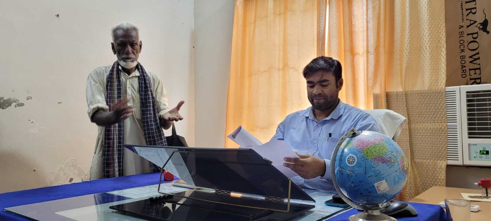 राजस्व कर्मचारियों के हड़ताल से जमीन से संबंधित काम प्रभावित