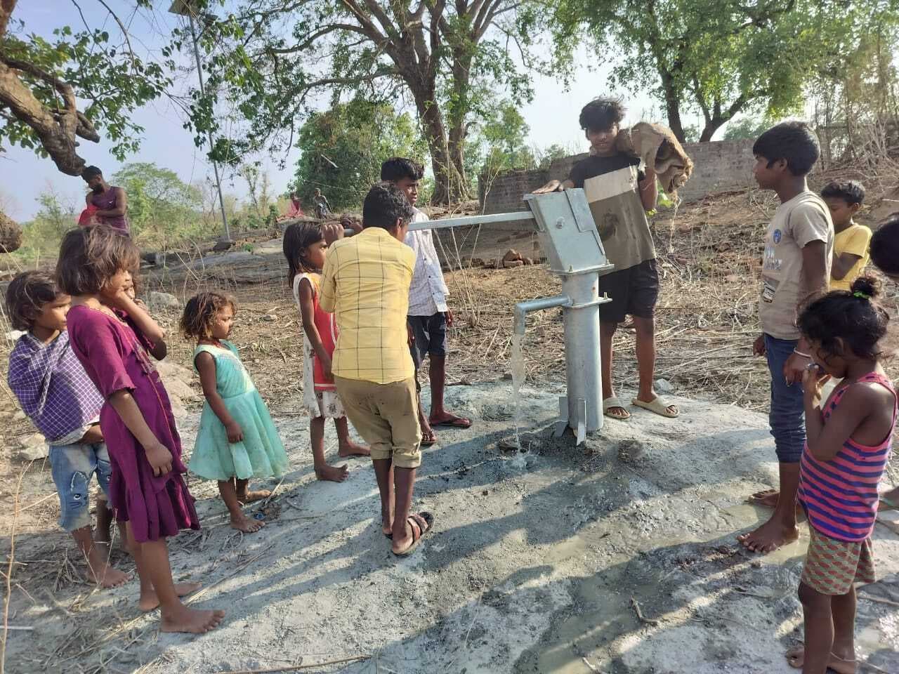 खड़ाउ गांव के लोगों को मिला शुद्ध पेयजल, जतायी खुशी