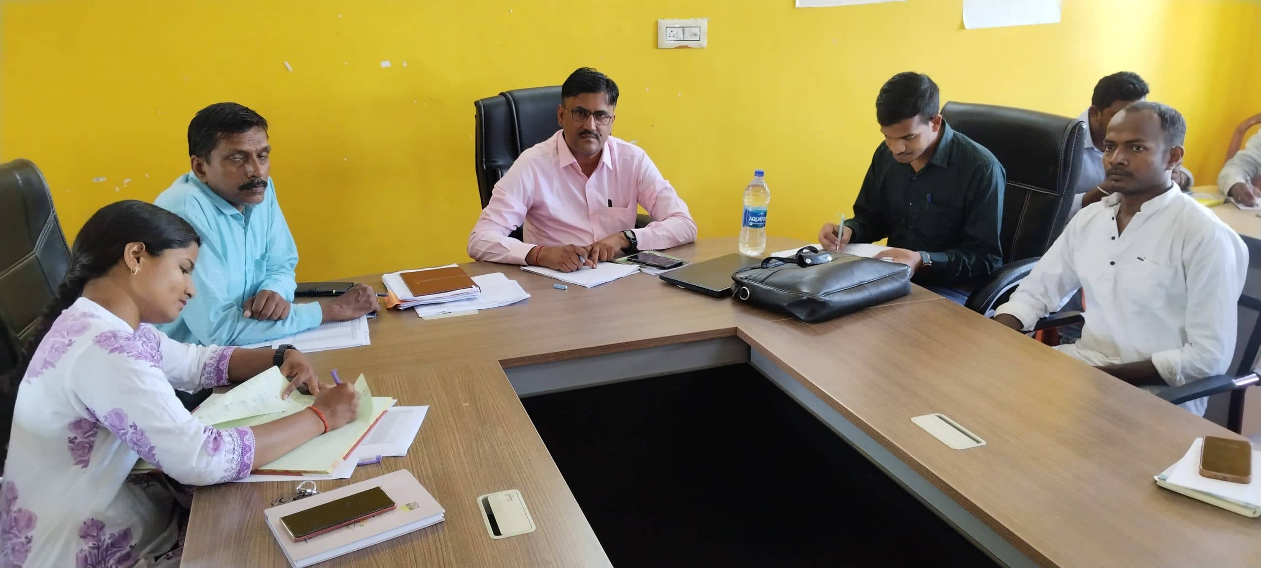 मनरेगा से संचालित योजनाओं में बरतें पारदर्शिता : बीडीओ