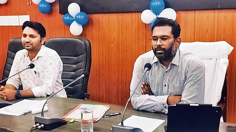 Gopalganj News : राजनीतिक दलों के सहयोग से निष्पक्ष होगा विधानसभा चुनाव : डीएम