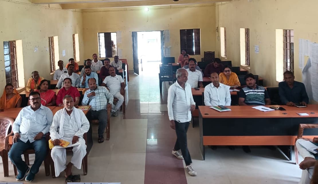 समिति सदस्यों ने बैठक में अनुपस्थित अधिकारियों पर जतायी कड़ी नाराजगी