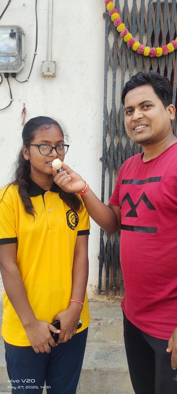 मजदूर की बेटी बनी बालूमाथ प्रखंड की टॉपर