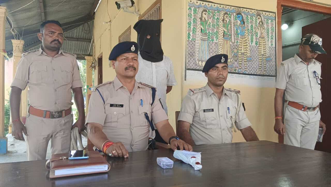 Madhubani News : दवा व्यवसायी पर हुई गोलीबारी का हुआ खुलासा, एक अपराधी गिरफ्तार