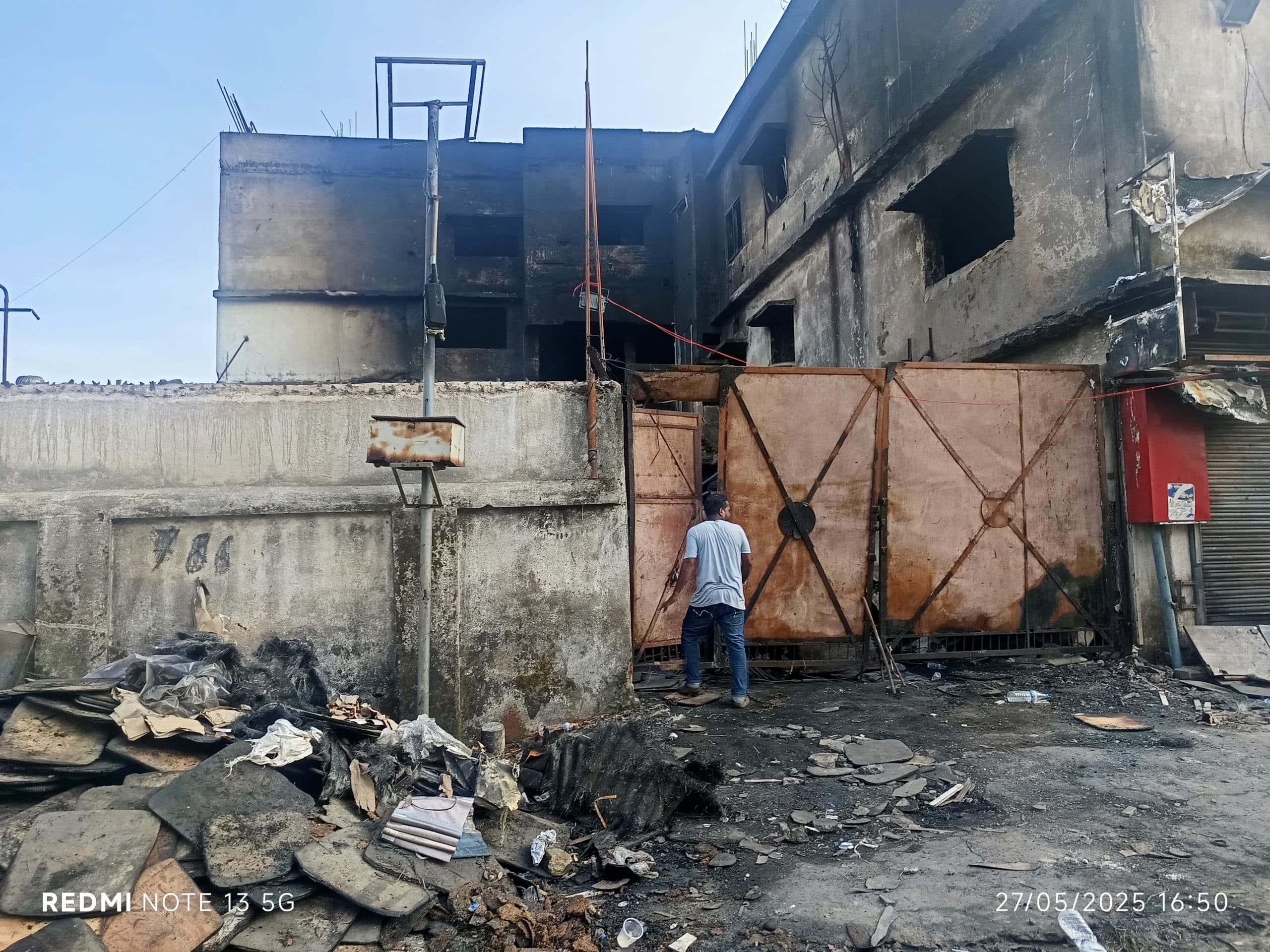 Ranchi News : कोकर इंडस्ट्रियल एरिया में 49 घंटे की मशक्कत के बाद बुझी आग