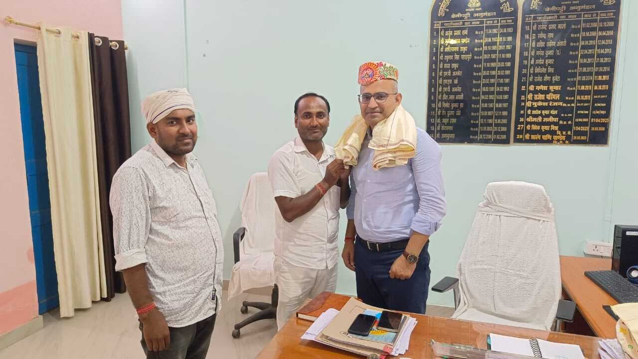 Madhubani News : नव पद स्थापित एसडीएम से मिलकर जनप्रतिनिधियों ने समस्या से कराया अवगत