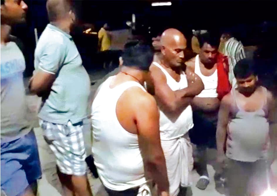 Hajipur News : महुआ में घर लौट रहे चाय दुकानदार की स्काॅर्पियो से कुचल कर मौत