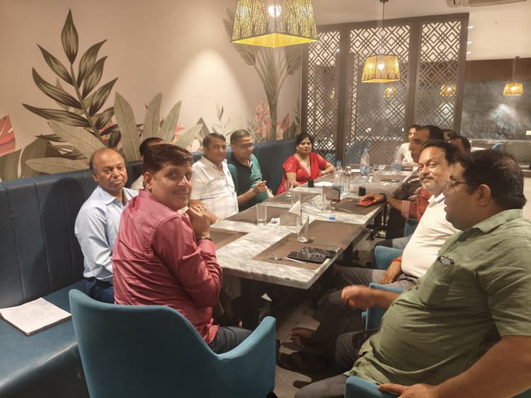 Deoghr news : झारखंड राज्य स्वास्थ्य सेवा संघ के पदाधिकारियों ने संगठन की मजबूती पर की मंत्रणा