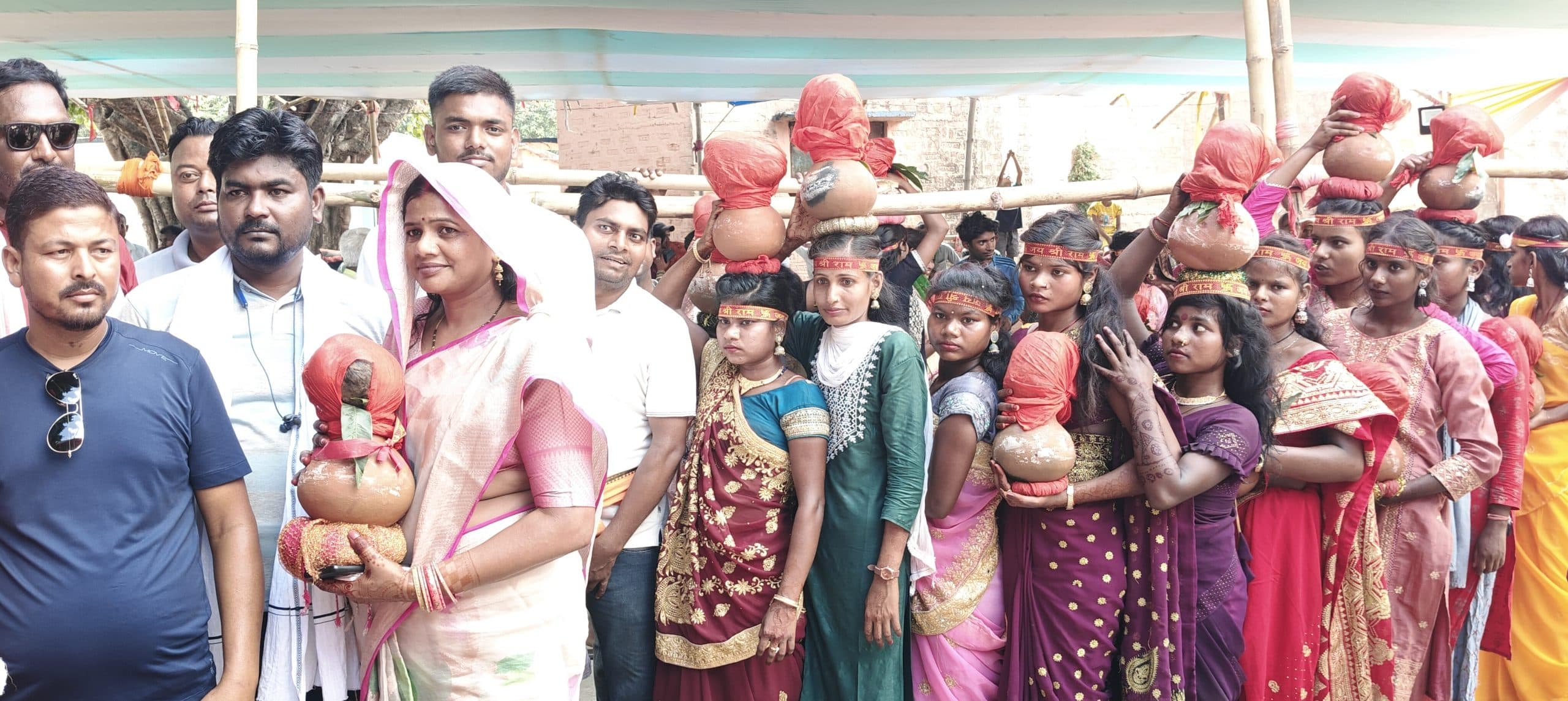 Madhubani News : श्रीमद्भागवत कथा के लिए 501 कन्याओं ने निकाली कलशयात्रा