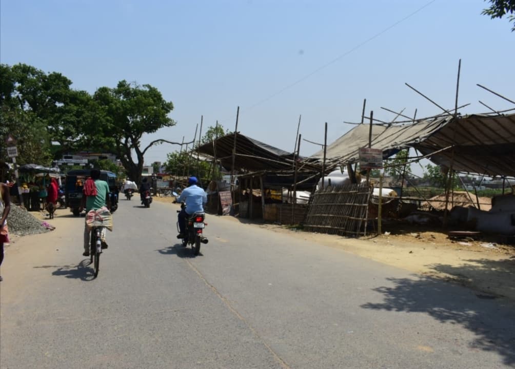 Madhubani News : रेलवे की खाली जमीन अतिक्रमित रहने से राहगीर परेशान