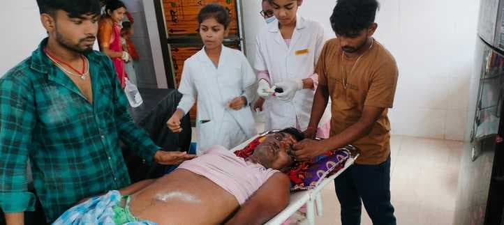 11 हजार हाइटेंशन तार की चपेट में आने से झुलसा