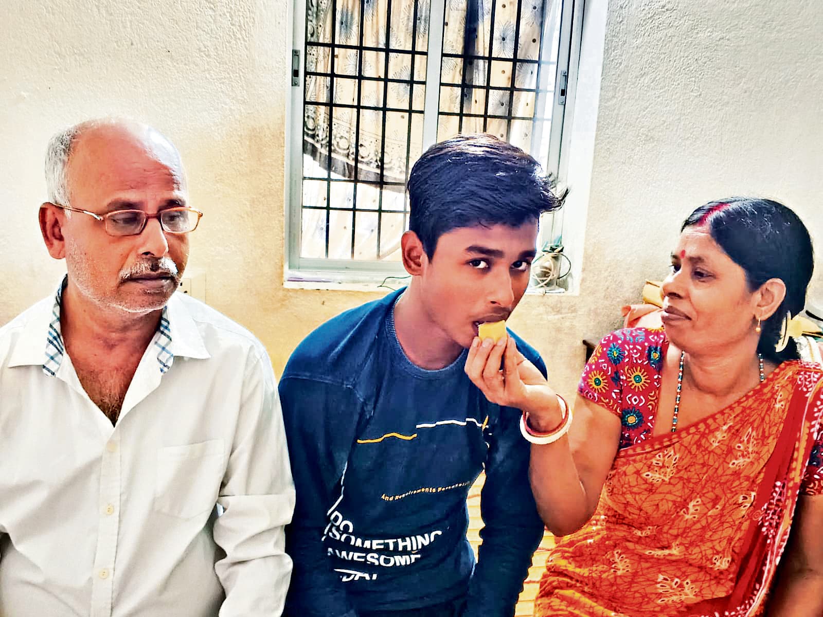 Chaibasa News : जिला टॉपर अभिजीत दत्ता का लक्ष्य है सॉफ्टवेयर इंजीनियर