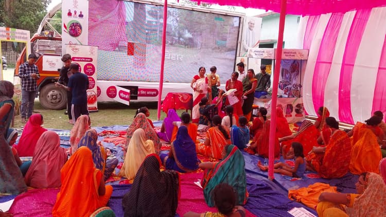 सरकार की योजनाओं से महिलाएं बन रहीं आत्मनिर्भर : बीडीओ