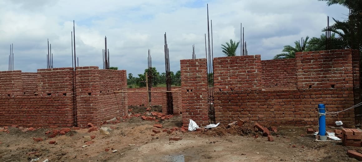 घटिया सामग्री से बनाया जा रहा है लैंपस भवन