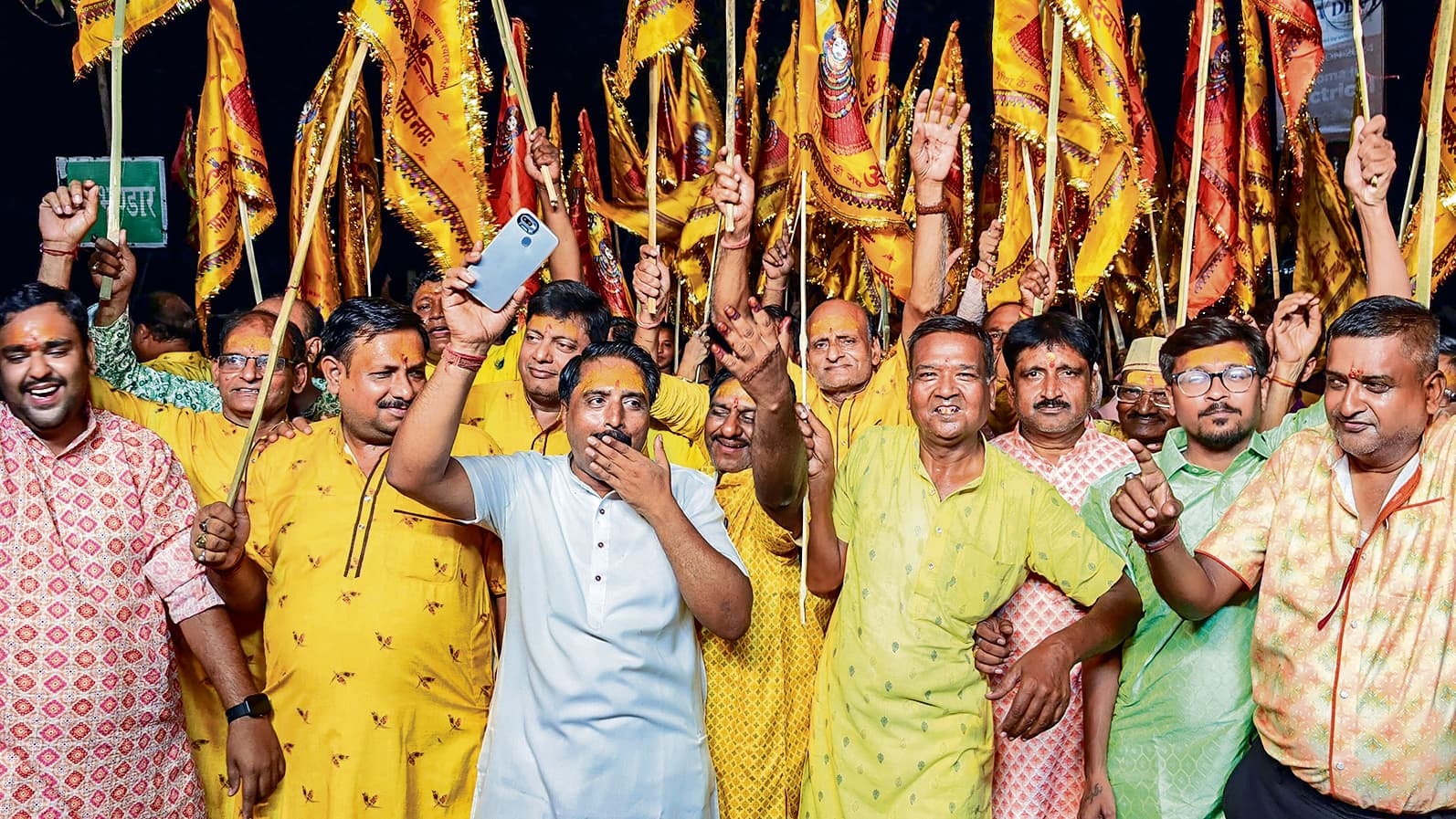 East Singhbum News : श्याम बाबा के जयकारे के साथ निकली निशान यात्रा