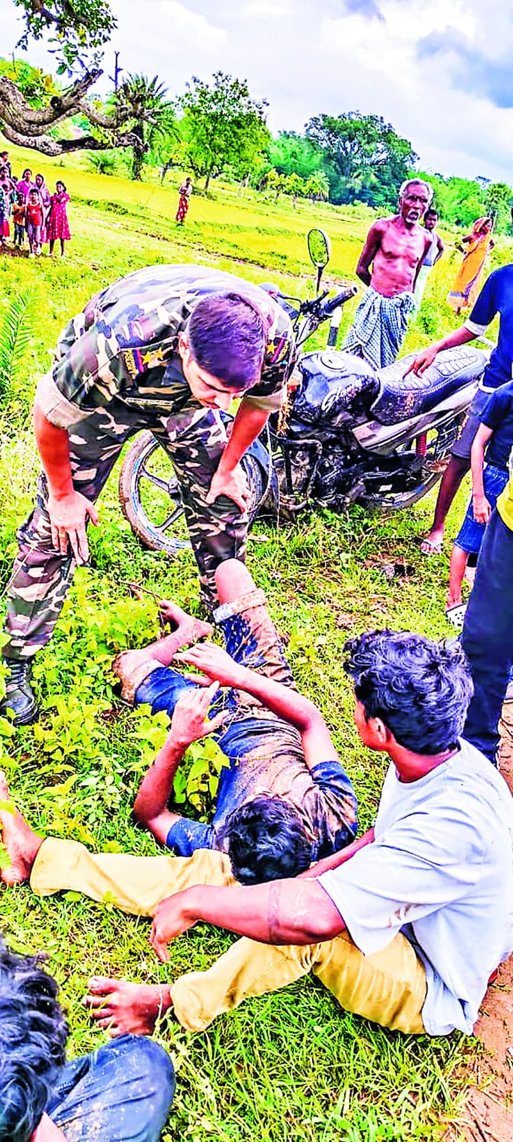 East Singhbhum News : गुड़ाबांदा में दो बाइकों में भिड़ंत, छह घायल