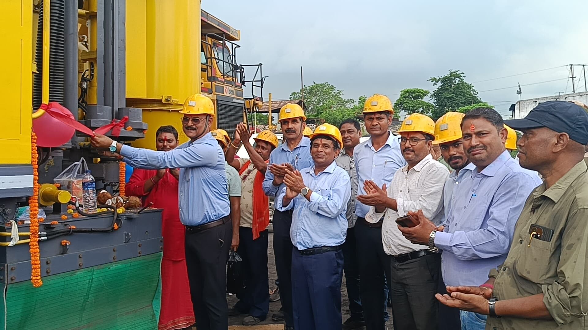 Dhanbad News : गोविंदपुर जीएम ने किया नयी ड्रिल मशीन का लोकार्पण