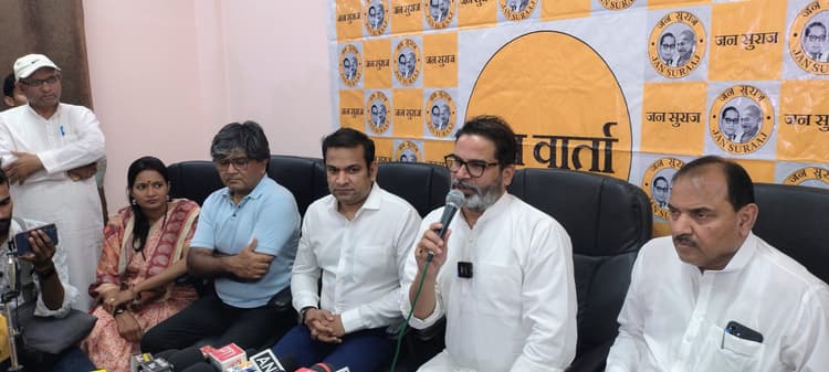 siwan news. हम जेपी के रास्ते को अपनाते हुए बदलाव की दिशा में बढ़ रहे : प्रशांत