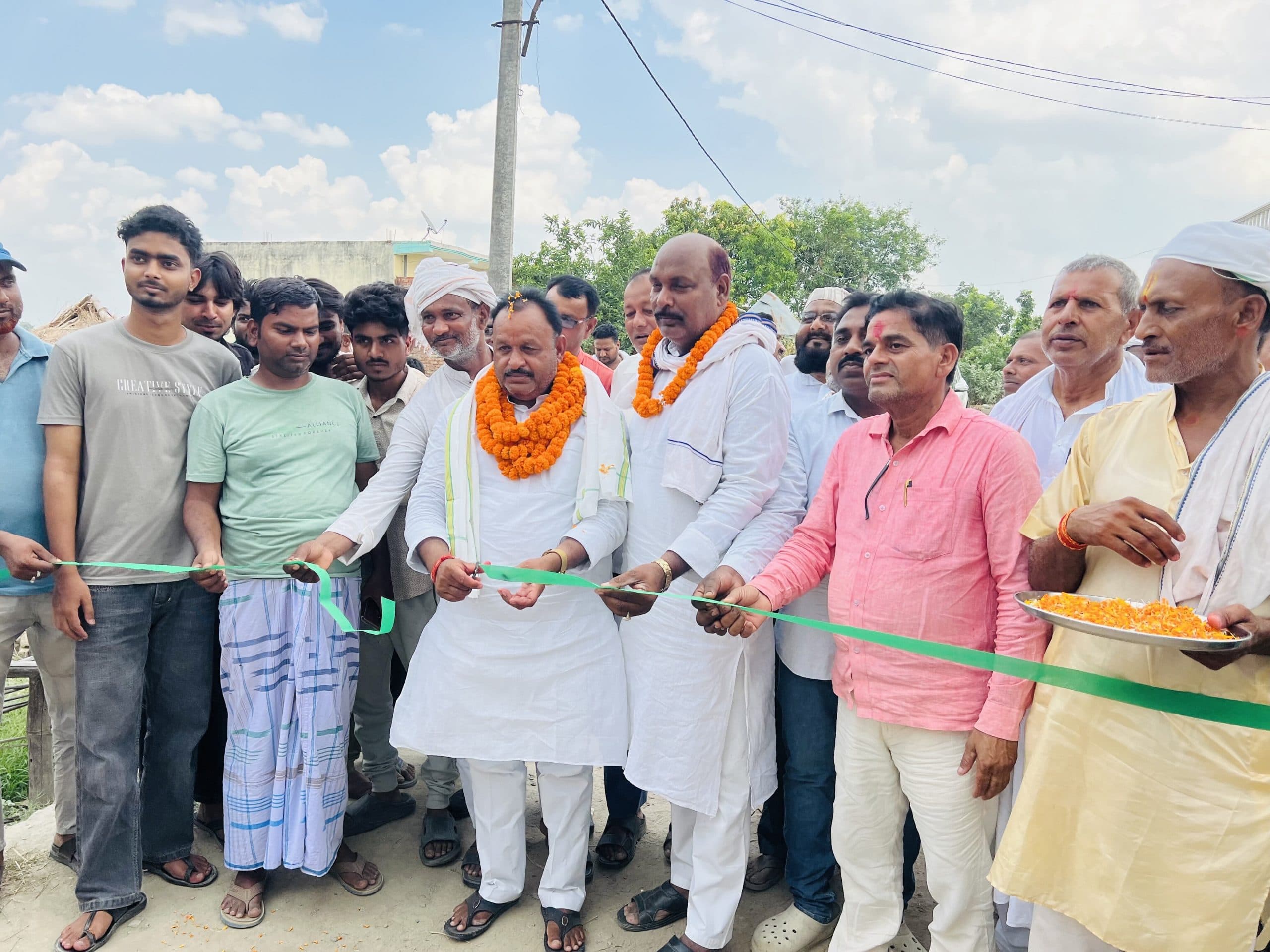 विधायक ने किया पशु अस्पताल व तीन पीसीसी सड़कों का उद्घाटन