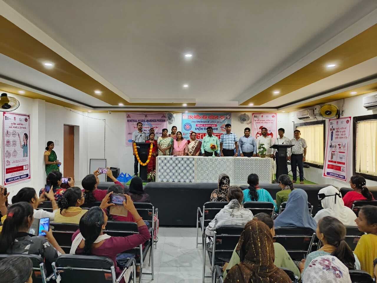 किशोरियों को स्वच्छता के लिए किया जागरूक