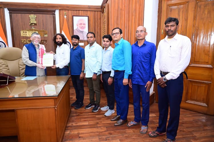 Ranchi News : राज्यपाल से की जेपीएससी 11वीं सिविल सेवा परीक्षा परिणाम में अनियमितता की शिकायत