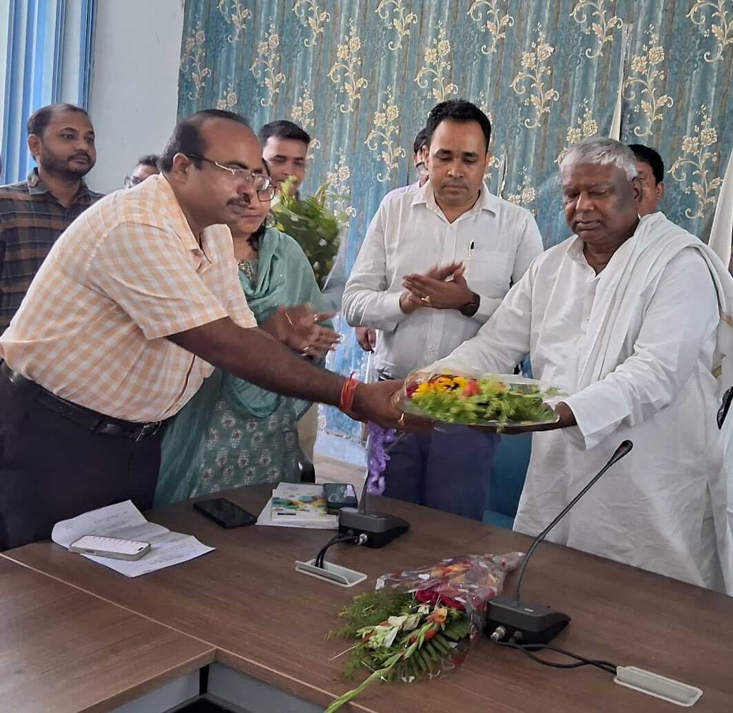 Dhanbad news : टुंडी व मनियाडीह थानेदार जनता से अच्छा व्यवहार करें : मथुरा