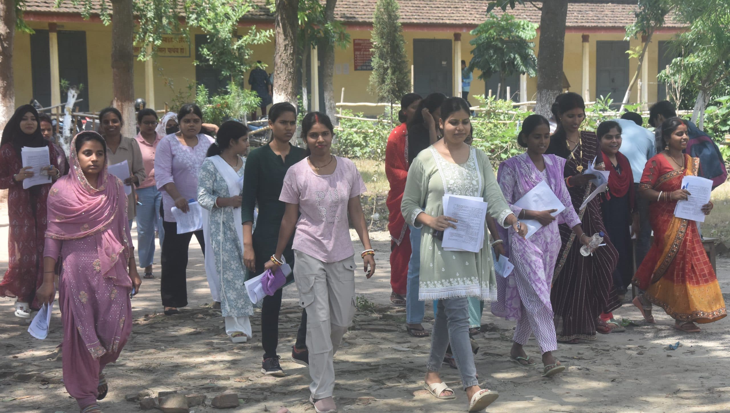 इम्तिहान में महिलाएं बना रहीं नया इतिहास