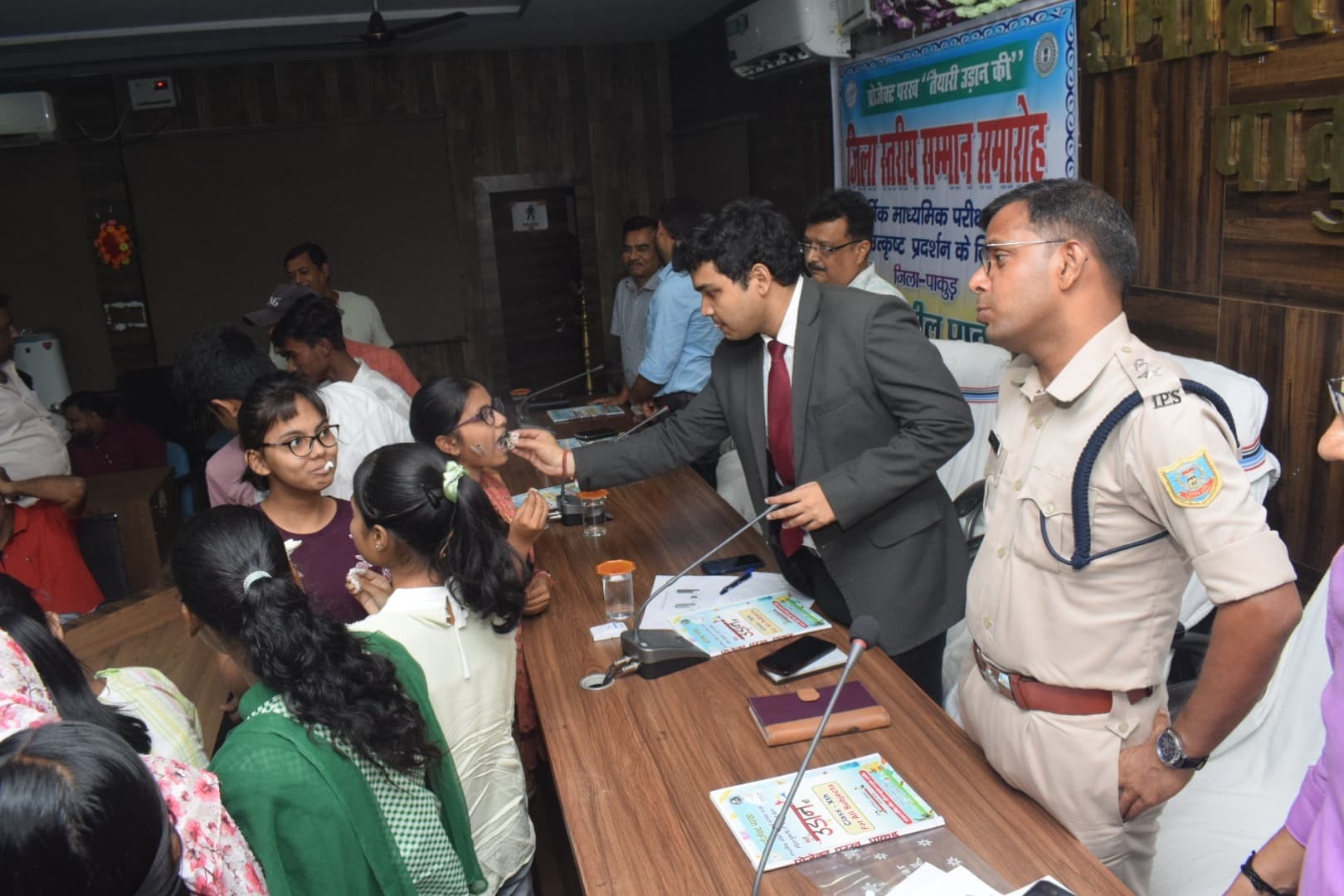 मैट्रिक में पाकुड़ का बेहतर परिणाम प्रोजेक्ट परख, शिक्षको व अभिभावकों की देन : डीसी